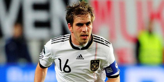 Lahm Tak Mau Jadi Bek Kiri