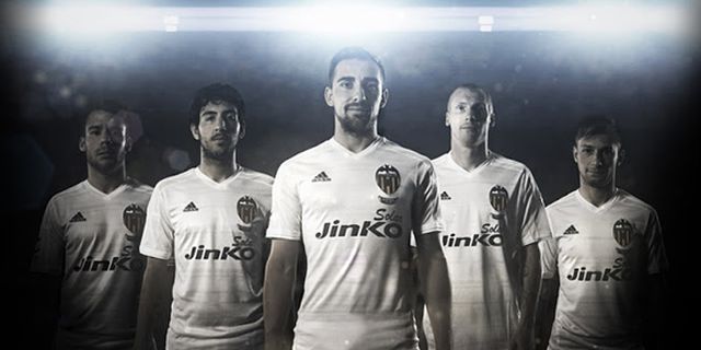 Kenang Kejayaan 25 tahun, Valencia Rilis Jersey Recopa Spesial Kenang Kejayaan 25 tahun, Valencia Rilis Jersey Recopa Spesial