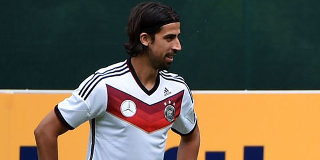 Latihan Perdana, Lutut Khedira Dapat Hantaman Keras