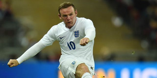 Tampil Standar, Rooney Dibela Hodgson