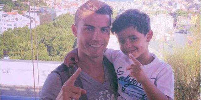 Ronaldo Rayakan Hari Anak Bersama Sang Junior Tercinta