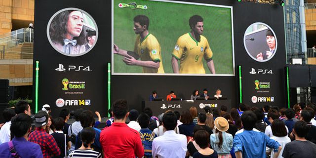 Peluncuran Game FIFA 14 Edisi Piala Dunia di Tokyo Peluncuran Game FIFA 14 Edisi Piala Dunia di Tokyo