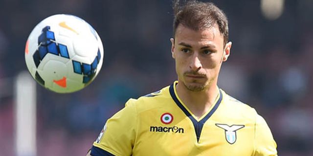 Spurs dan MU Berpacu Dapatkan Bek Tengah Lazio