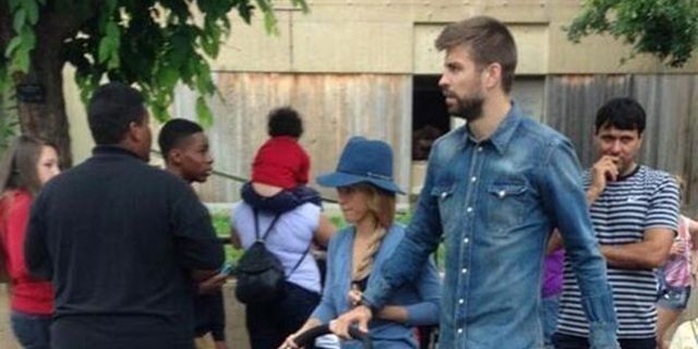 Pique dan Shakira Pelesir ke Kebun Binatang