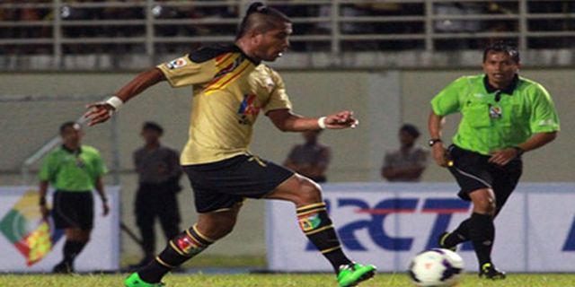 Review ISL: Hajar Persiba, Mitra Kukar Kudeta Persipura