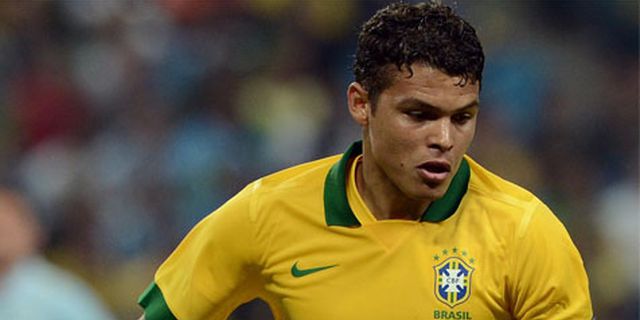 Thiago Silva: Hentikan Messi Hanya Bisa Dengan Pistol