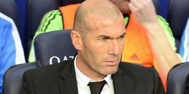 Zidane: Saya Bertahan di Real Madrid