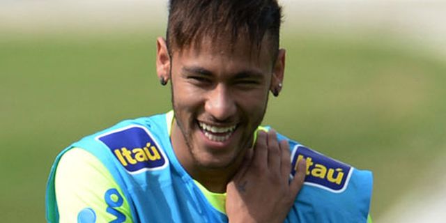 Neymar Mengaku Tiru Gerakan Messi & Ronaldo 