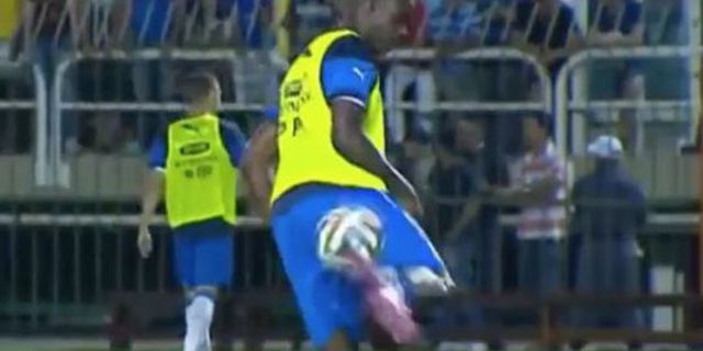 Freestyle Balotelli di Sesi Pemanasan Italia 