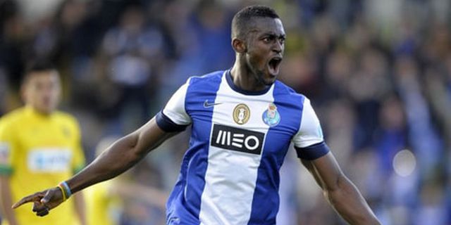 Arsenal Sangat Tertarik Gaet Jackson Martinez