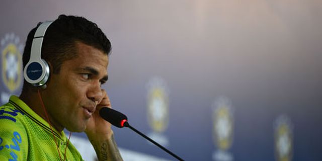 Alves Terinspirasi Dukungan Rakyat Brasil 