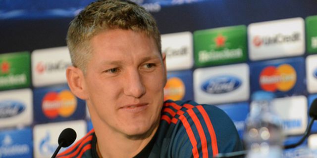 Muller Gagal, United Ganti Lirik Bastian Schweinsteiger