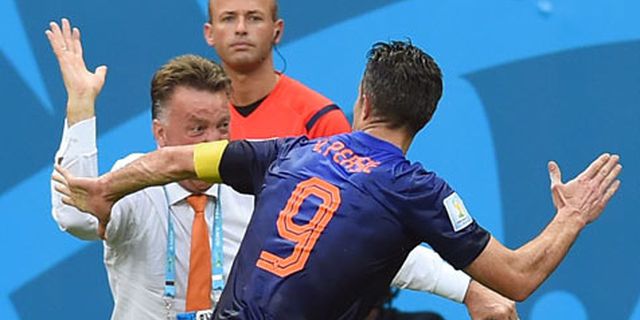 RVP: Van Gaal Otaki Pembantaian Spanyol