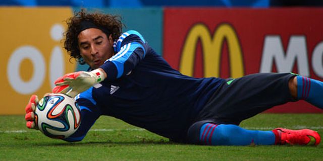 Bendung Brasil, Ochoa Pikat Arsenal dan Liverpool 