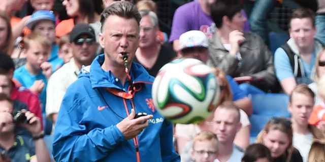 Van Gaal Sudah Siap Hadapi Parkir Bus Australia