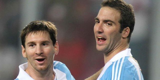 Messi: Akan Sangat Hebat Jika Higuain Pindah ke Barca