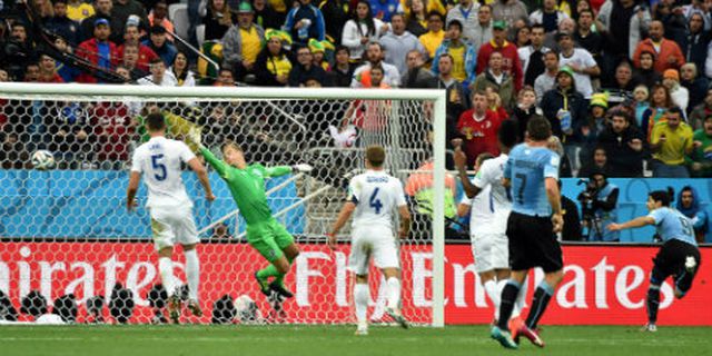 Review: Suarez Pimpin Uruguay Permalukan Inggris