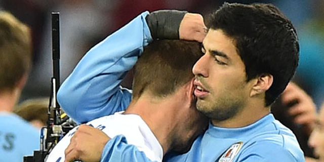 Suarez Kirim Kata Penghiburan untuk Gerrard