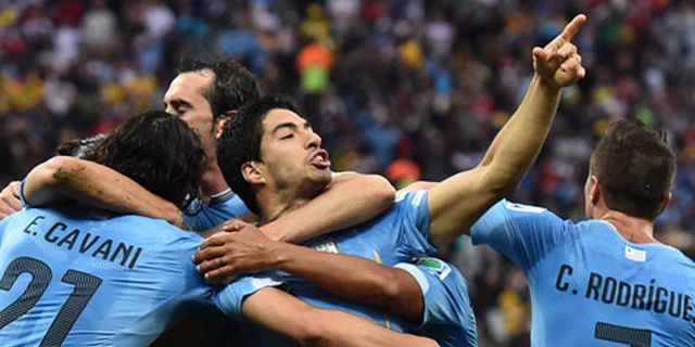 Reaksi Media Usai Inggris Digigit Suarez