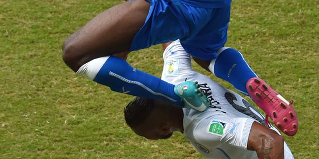 Parodi Pelanggaran Brutal Balotelli Dalam Video Smackdown