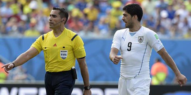 Wasit Laga Italia vs Uruguay Ternyata Berjuluk 'Drakula'
