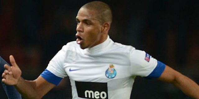 Porto Umumkan Kepindahan Fernando ke Manchester City Porto Umumkan Kepindahan Fernando ke Manchester City
