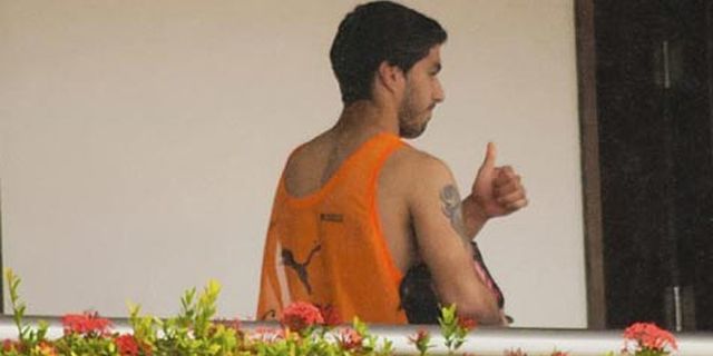 Suarez Dipaksa Tinggalkan Hotel Uruguay