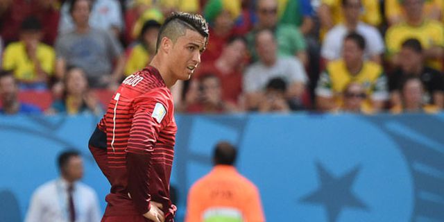 Tiang Gawang Gagalkan Ronaldo Cetak Gol Luar Biasa 