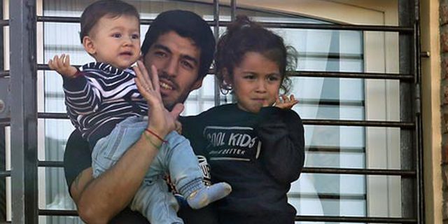 Suarez Pulang ke Rumah Ibunya