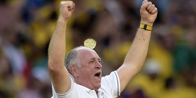 Brasil Lolos, Scolari Tetap Kritik Howard Webb