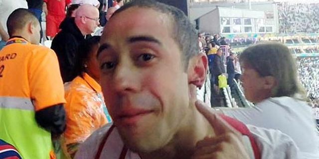 Telinga Seorang Fans Inggris Putus Digigit Rekannya Telinga Seorang Fans Inggris Putus Digigit Rekannya