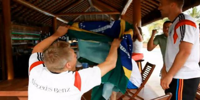 Schweinsteiger dan Podolski Membelot Dukung Brasil Schweinsteiger dan Podolski Membelot Dukung Brasil