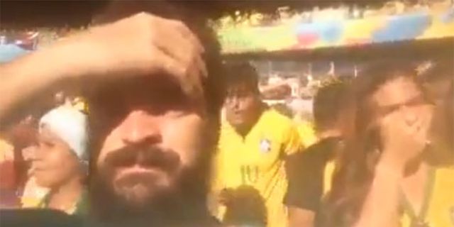 Video: Fans Brasil Tak Sengaja Buang Angin ke Arah Kekasih Neymar