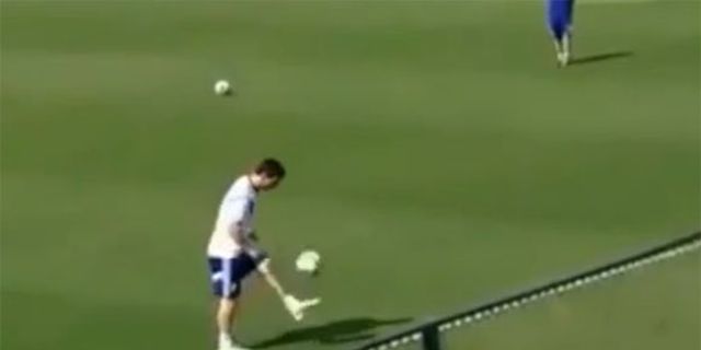 Pamer Skill, Messi & Aguero Bermain Sepakbola Tenis 