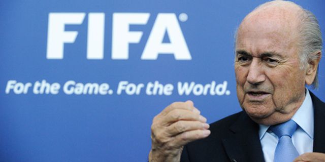 Blatter Menanggapi Klaim Kamerun Blatter Menanggapi Klaim Kamerun