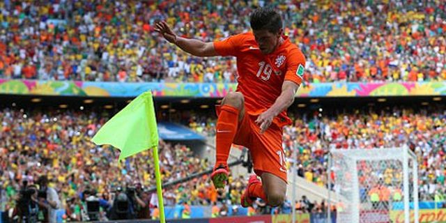 Suksesi Suarez, Liverpool Intai Huntelaar