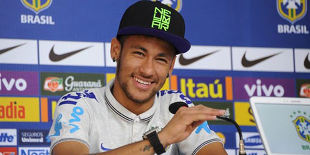Kenakan Beats, Neymar Pancing Kontroversi