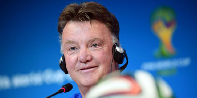 Gunakan Gelang 'Jimat', Van Gaal Pede ke Final