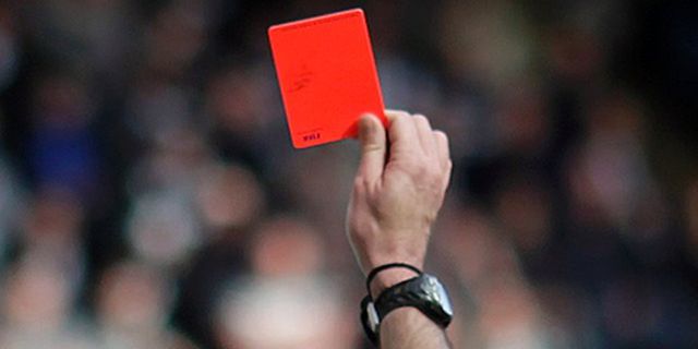 Video: Dikartu Merah Wasit, Pemain Ini Berlari Kesetanan Video: Dikartu Merah Wasit, Pemain Ini Berlari Kesetanan