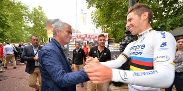 Mourinho Bertukar Jersey di Tour de France 