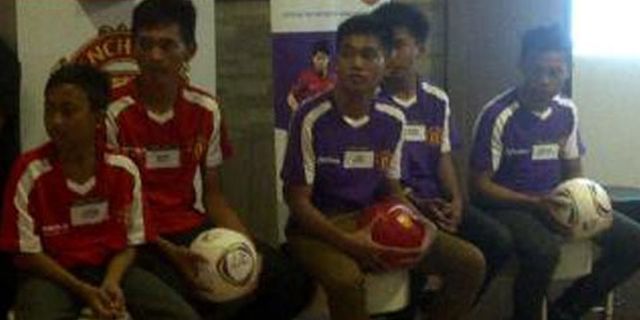 PT MASA Berangkatkan 6 Anak ke Manchester United
