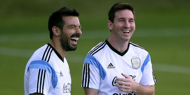 Messi Butuh Bantuan, Lavezzi Siaga 