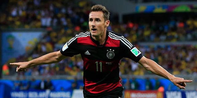 Presiden Lazio Ucapkan Selamat Kepada Klose Presiden Lazio Ucapkan Selamat Kepada Klose