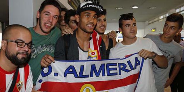 Tiba di Almeria, Striker Thailand Diserbu Suporter Tiba di Almeria, Striker Thailand Diserbu Suporter