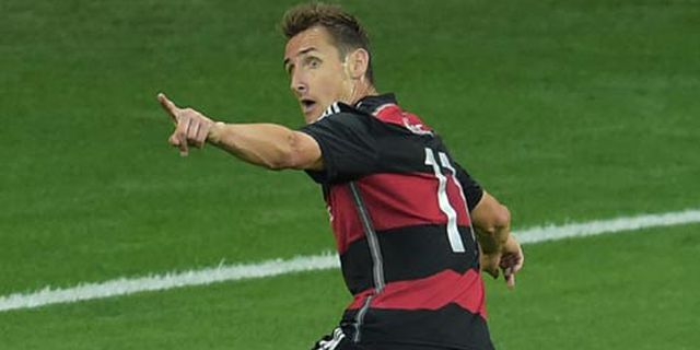 Klose Anggap Messi Sejajar Maradona