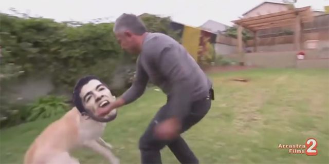 Gigitan Suarez Diparodikan Dalam Video 'Dog Whisperer'