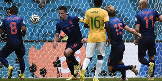 Van Persie 'Beri' Brasil Gol ke-100