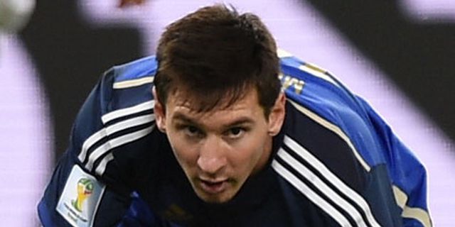 Seedorf: Messi Tak Bisa Beraksi Sendiri Seedorf: Messi Tak Bisa Beraksi Sendiri