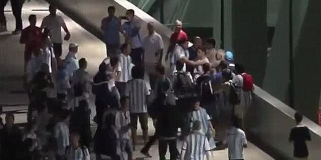 Batal Juara, Fans Argentina Baku Hantam di Maracana Batal Juara, Fans Argentina Baku Hantam di Maracana