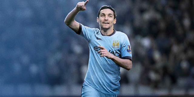 Ganti Warna Celana, Manchester City Diprotes Fans Ganti Warna Celana, Manchester City Diprotes Fans
